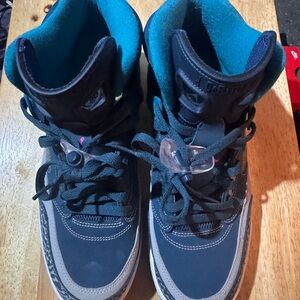 Jordan Men's Navy Sneakers with Teal Lining